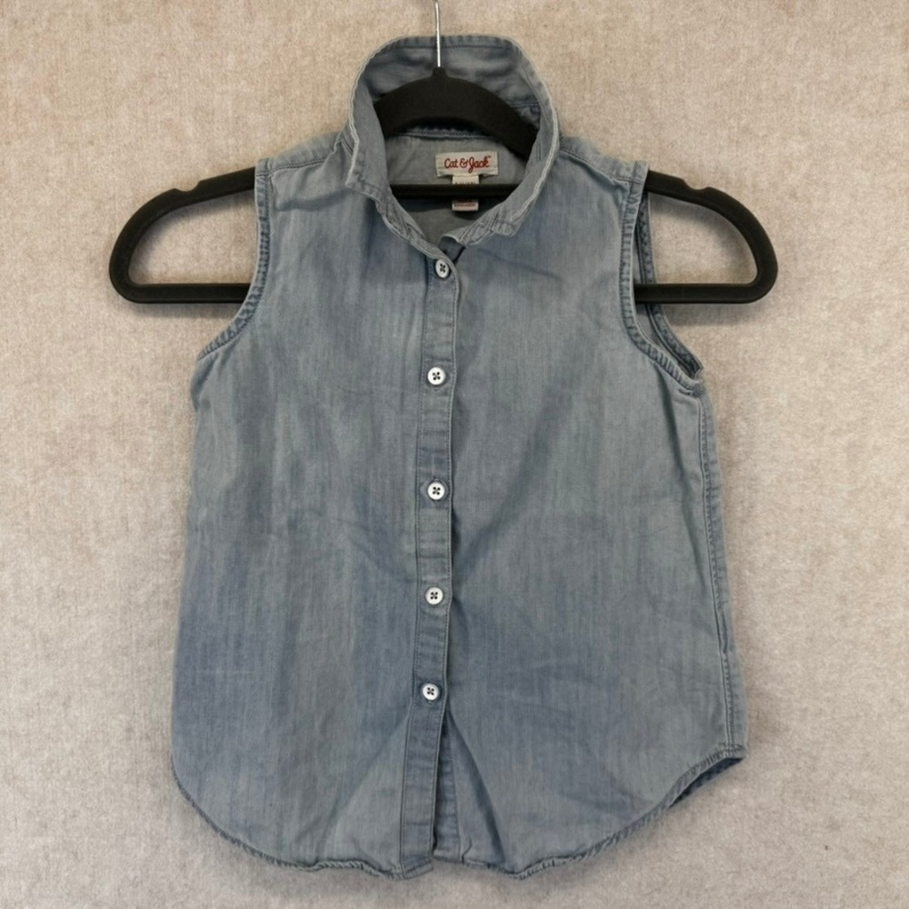 Cat & Jack Girls Light Wash Chambray Sleeveless Button Down Shirt Size S 6/6X